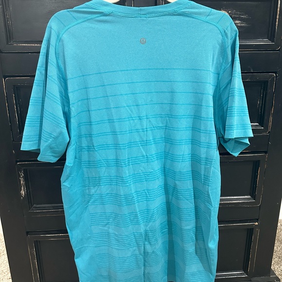 Lululemon metal vent XL shirt Blue - Picture 1 of 2